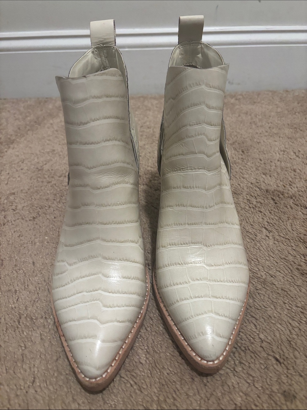 Dolce Vita Women’s Cream Croc-Embossed Pointed Toe Ankle Boots size 8